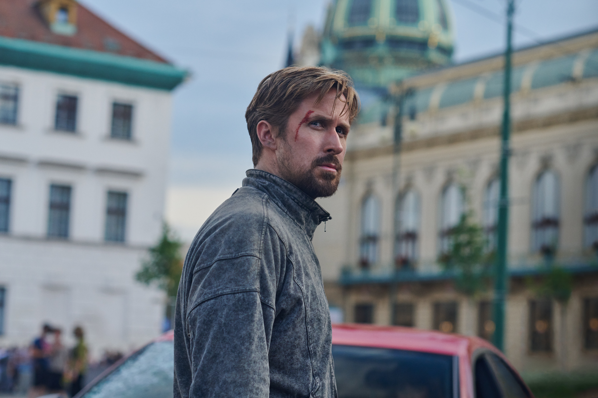 Ryan Gosling pe set-ul filmului The Gray Man